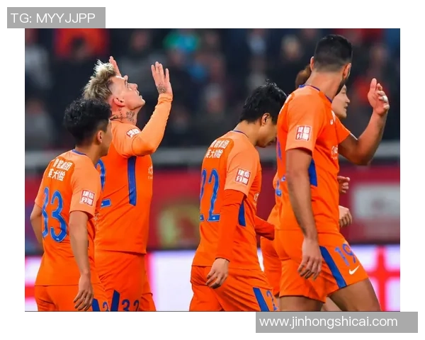 山东鲁能泰山迎战河内队全力争胜展现球队实力与团结精神