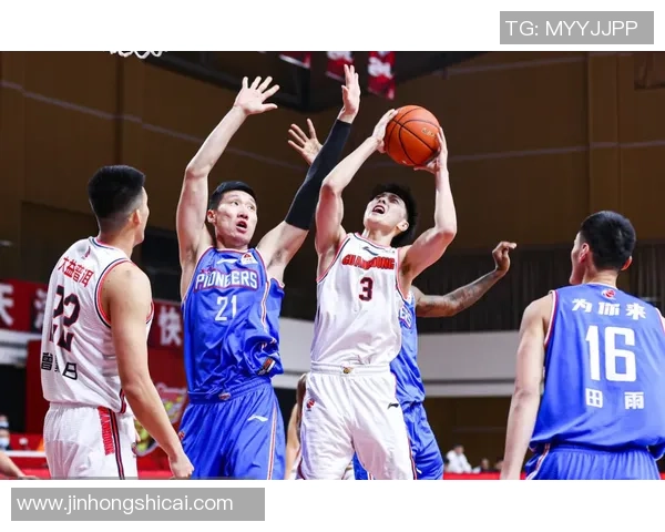 方硕：从篮球新星到职业生涯的转折点，探索他的成长与挑战之路